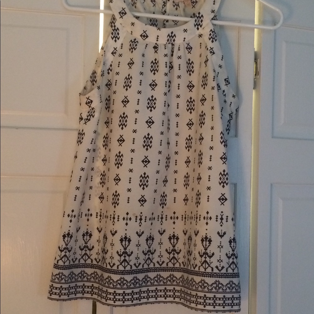 Blue & White Pattern Sleeveless Blouse
